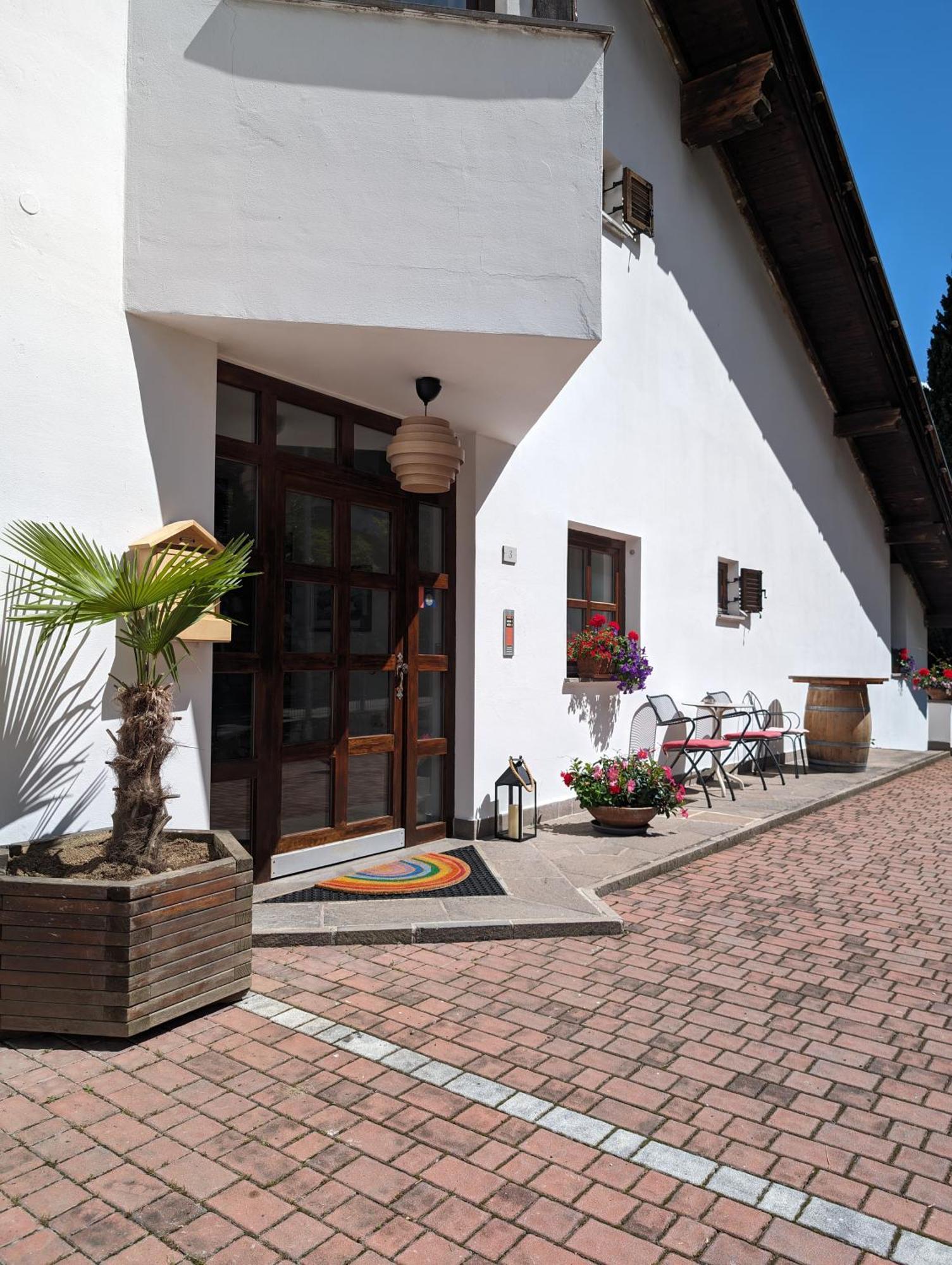 Hotel Eden Guesthouse Marlengo Eksteriør billede