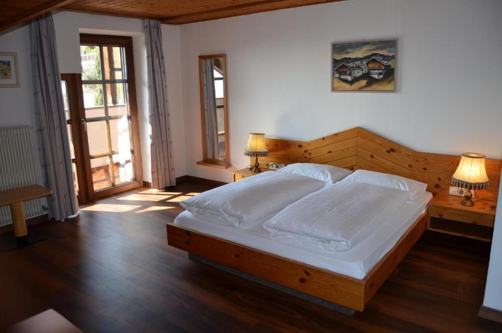 Hotel Eden Guesthouse Marlengo Eksteriør billede