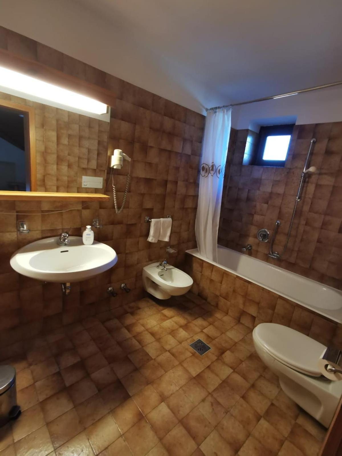 Hotel Eden Guesthouse Marlengo Eksteriør billede